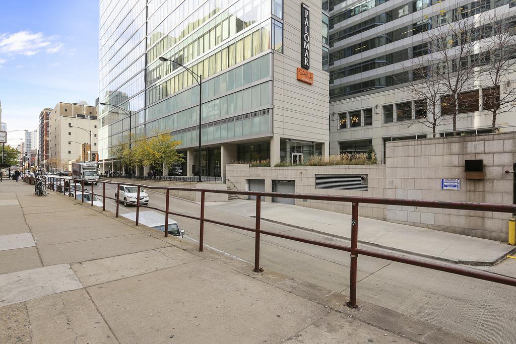 Bridgestreet At State And Grand Aparthotel Chicago Exterior photo